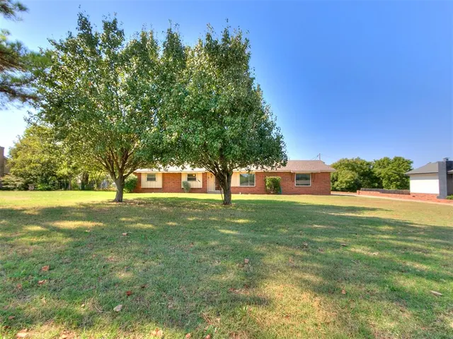 Photo 2 — 2428 NE 9th Avenue, Norman, OK 73071