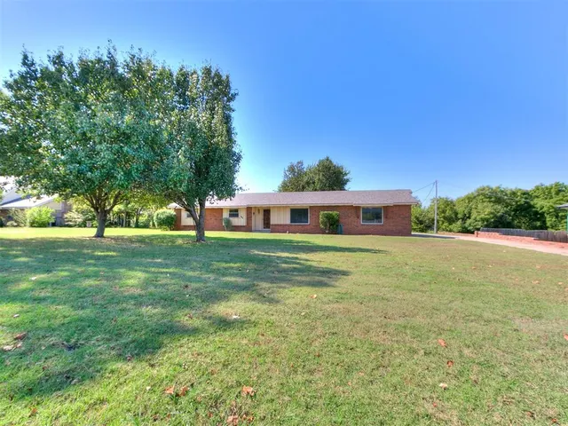 Photo 3 — 2428 NE 9th Avenue, Norman, OK 73071