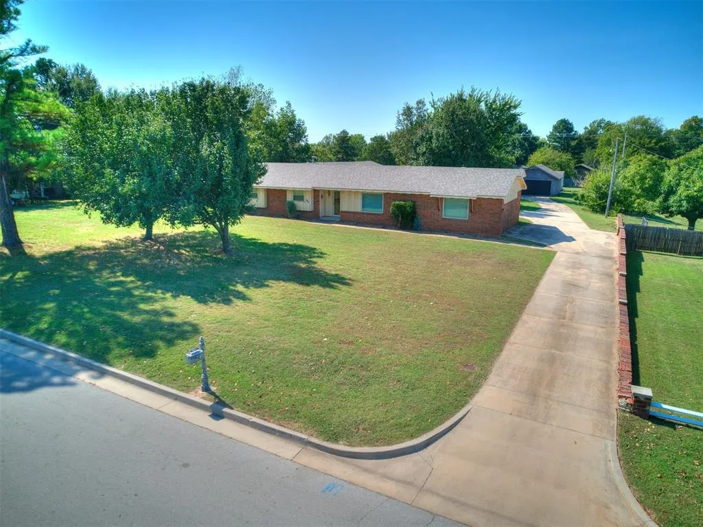 Photo 4 — 2428 NE 9th Avenue, Norman, OK 73071