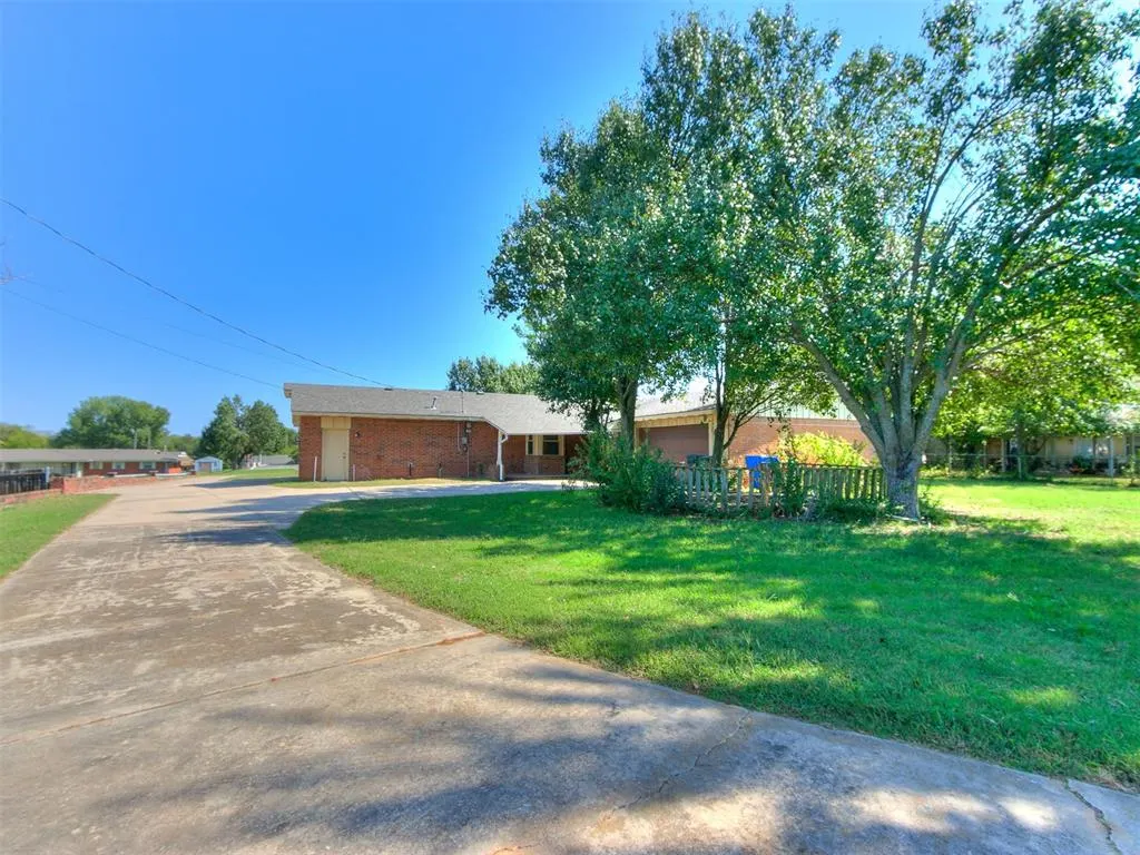 Photo 11 — 2428 NE 9th Avenue, Norman, OK 73071