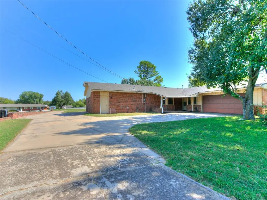 Photo 12 — 2428 NE 9th Avenue, Norman, OK 73071