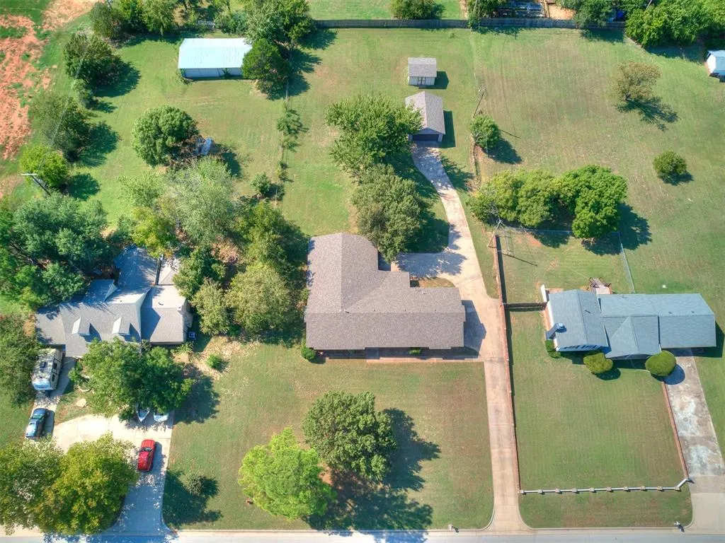 Photo 13 — 2428 NE 9th Avenue, Norman, OK 73071