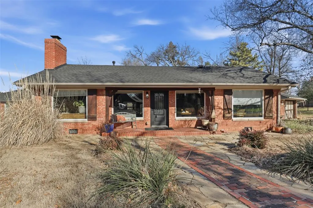 Photo 3 — 4901 W Broadlawn Lane, Oklahoma City, OK 73122