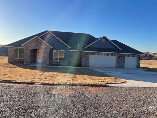 Front exterior — 2170 Vintage Lane, Blanchard, OK 73010