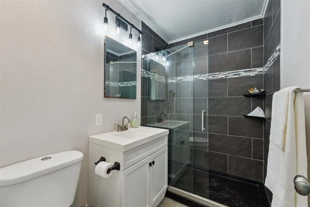 Photo 21 — 215 Bennett Boulevard, Chandler, OK 74834