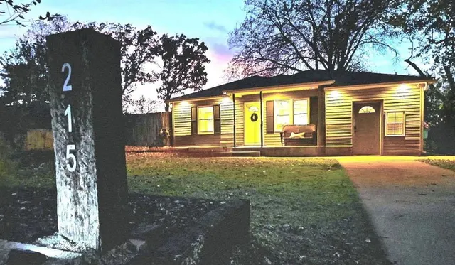 Photo 3 — 215 Bennett Boulevard, Chandler, OK 74834