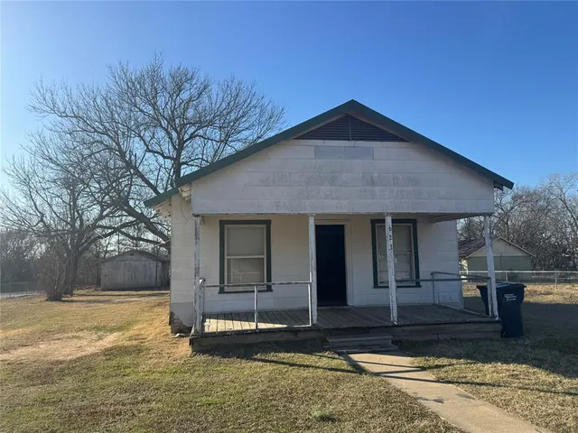 Front exterior — 623 E Street, Seminole, OK 74868