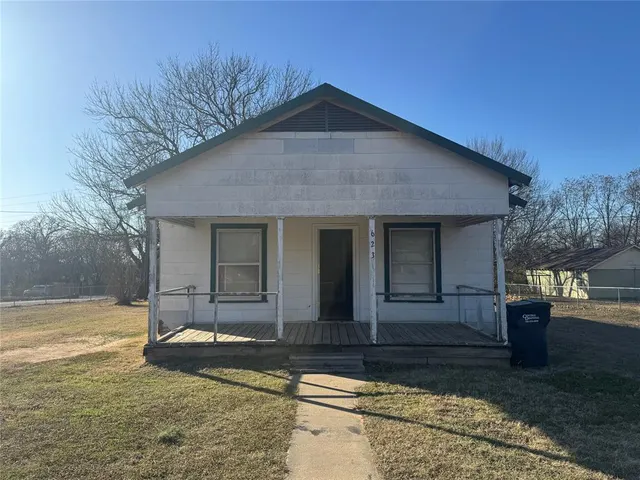 Photo 2 — 623 E Street, Seminole, OK 74868