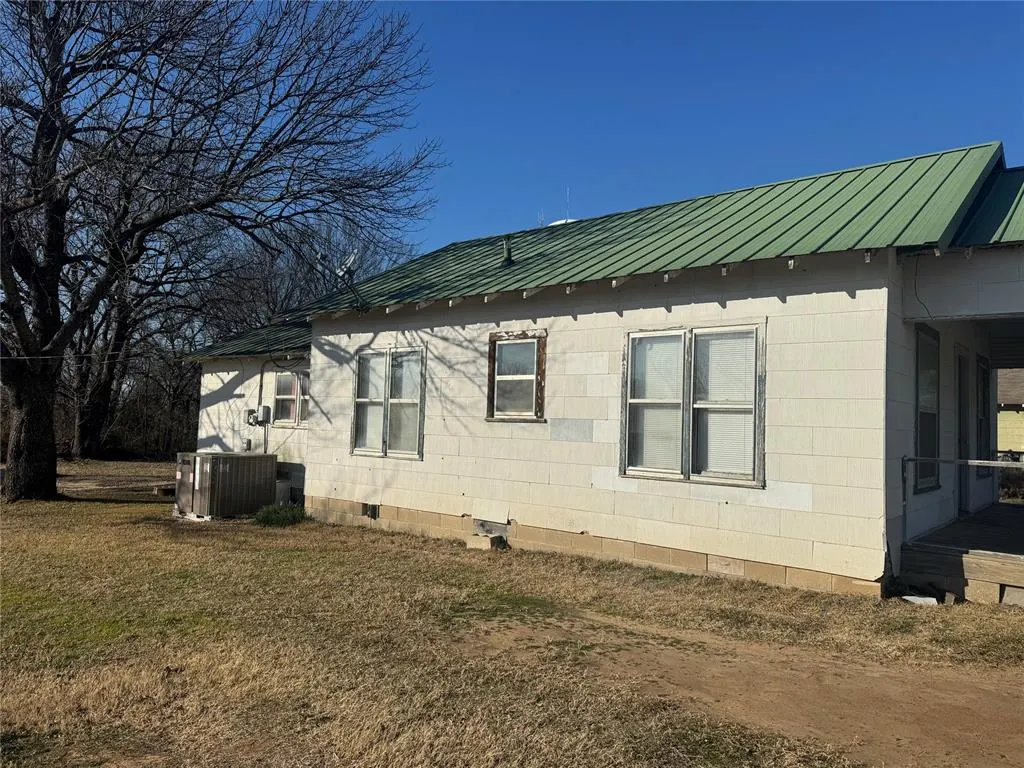 Photo 5 — 623 E Street, Seminole, OK 74868