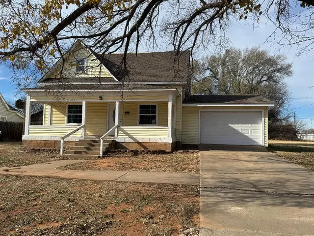 Front exterior — 308 S Cordell Street, Cordell, OK 73632