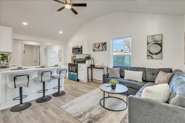 Photo 2 — 5007 N Central Road, Bethany, OK 73008