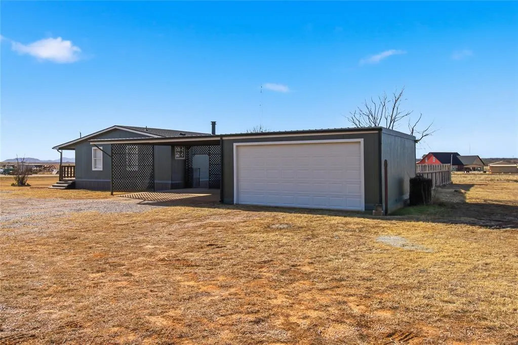 Photo 4 — 21821 E 1390 Road, Hobart, OK 73651