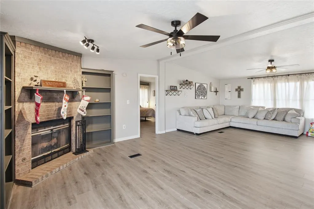 Photo 12 — 21821 E 1390 Road, Hobart, OK 73651