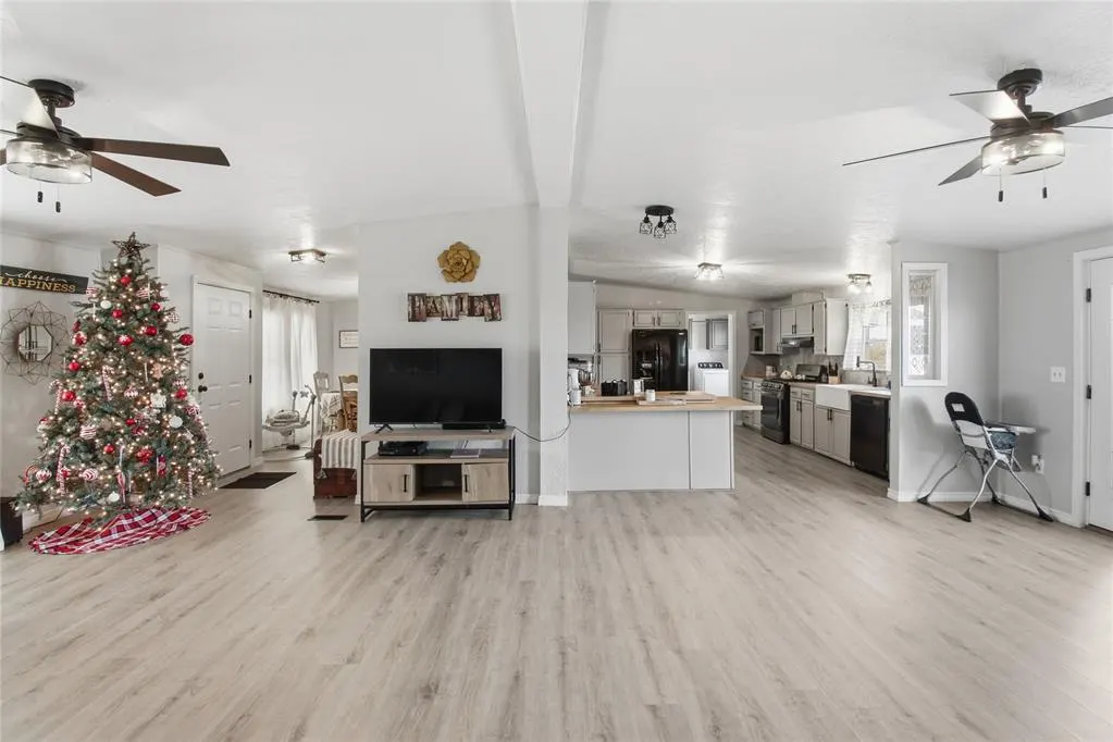 Photo 13 — 21821 E 1390 Road, Hobart, OK 73651