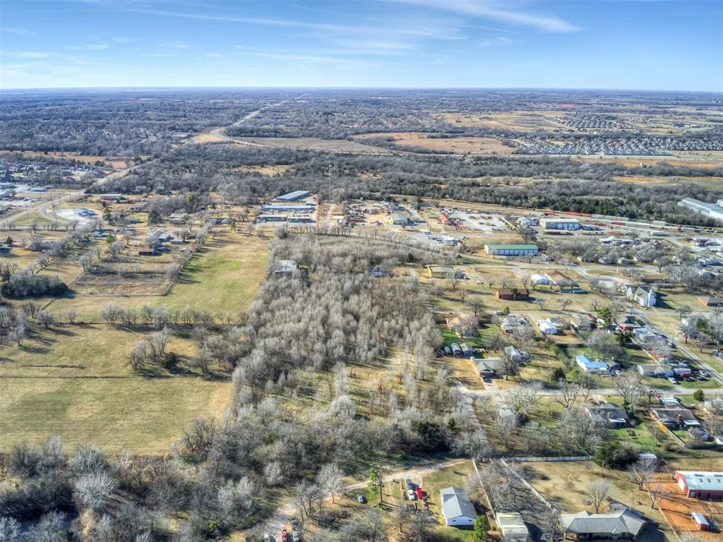 Photo 12 — 7824 Winnie Street, Oklahoma City, OK 73169