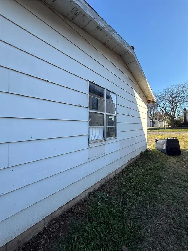 Photo 2 — 103 W 5th Street, Stroud, OK 74079
