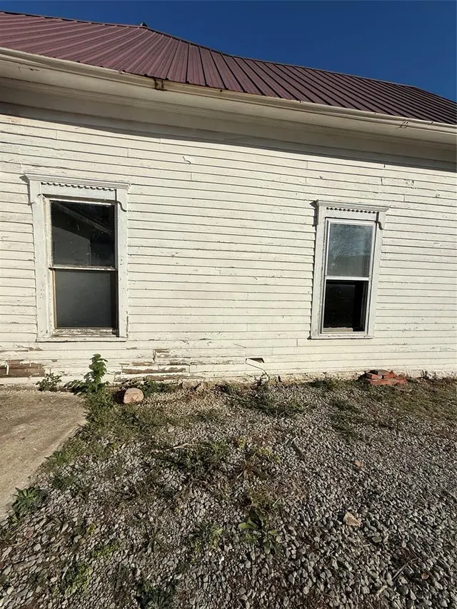 Photo 4 — 103 W 5th Street, Stroud, OK 74079