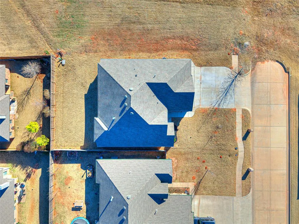 Photo 4 — 1204 N Wisteria Terrace, Mustang, OK 73064