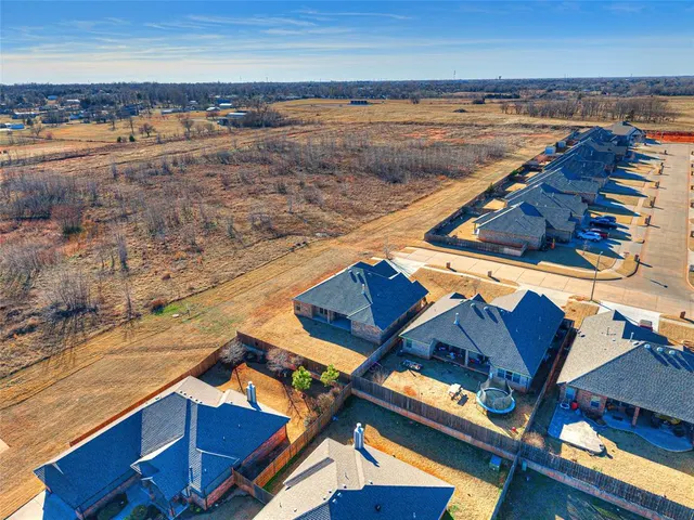 Photo 5 — 1204 N Wisteria Terrace, Mustang, OK 73064