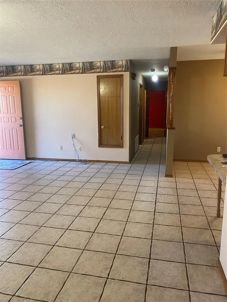 Photo 4 — 612 N Vernon Avenue, Hinton, OK 73047