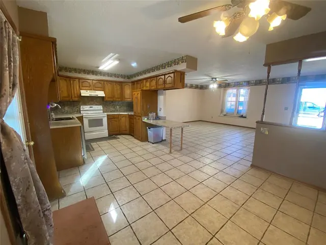 Photo 8 — 612 N Vernon Avenue, Hinton, OK 73047