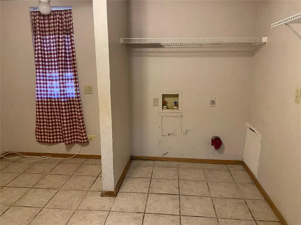 Photo 15 — 612 N Vernon Avenue, Hinton, OK 73047