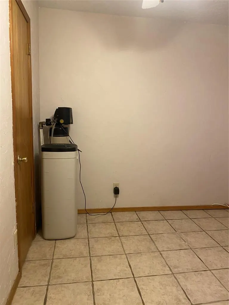 Photo 16 — 612 N Vernon Avenue, Hinton, OK 73047