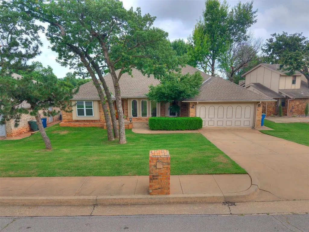 Front exterior — 908 Carfax Road, Edmond, OK 73034