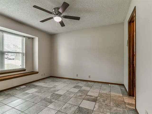 Photo 5 — 908 Carfax Road, Edmond, OK 73034