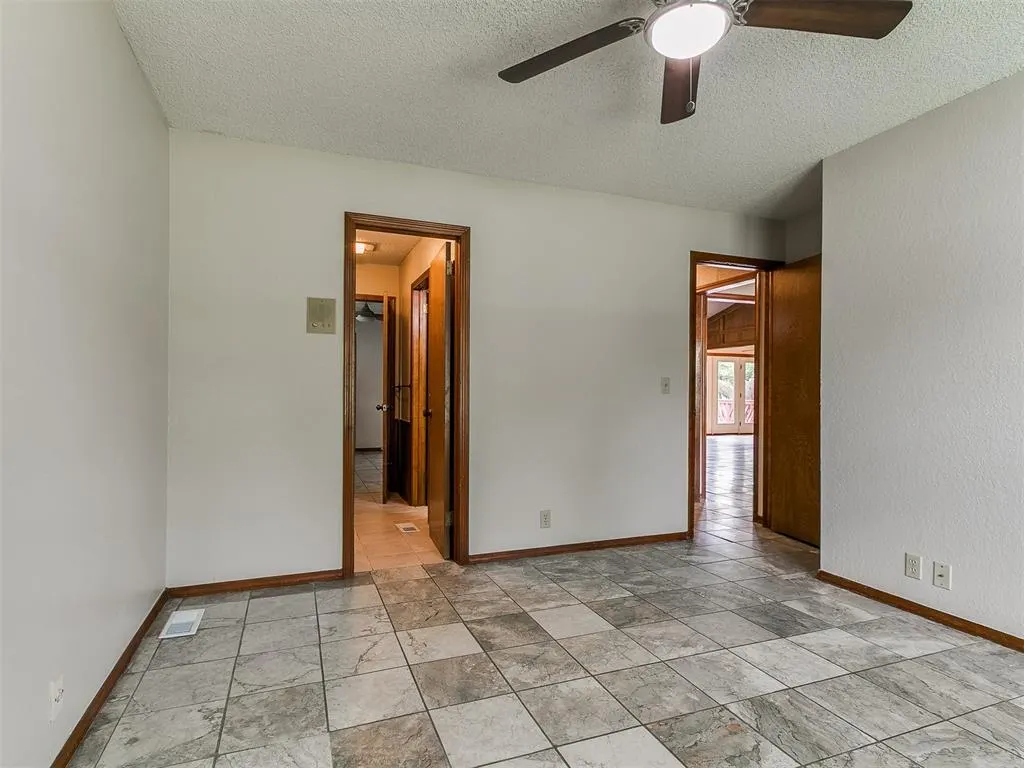 Photo 6 — 908 Carfax Road, Edmond, OK 73034