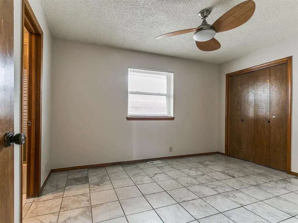 Photo 9 — 908 Carfax Road, Edmond, OK 73034