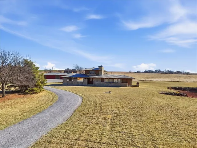 Photo 3 — 1722 N Myers Road, Apache, OK 73006
