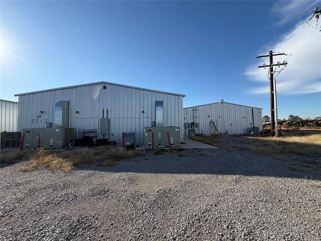 Front exterior — 21395 Hwy 152 Highway, Dill City, OK 73641