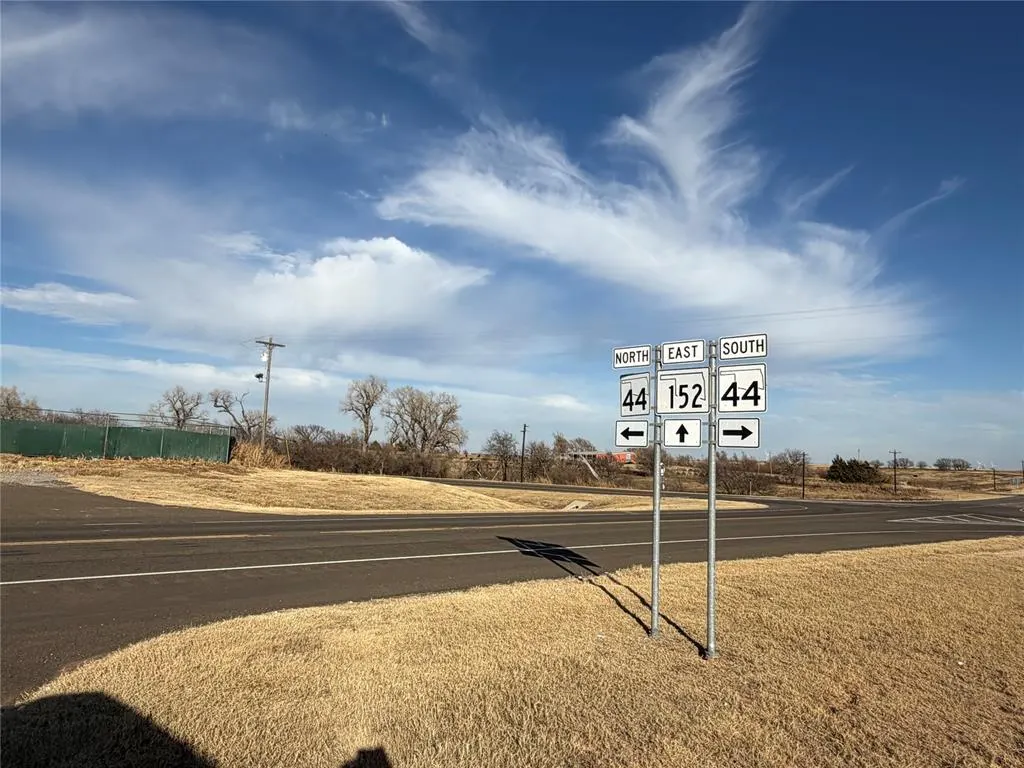 Photo 5 — 21395 Hwy 152 Highway, Dill City, OK 73641
