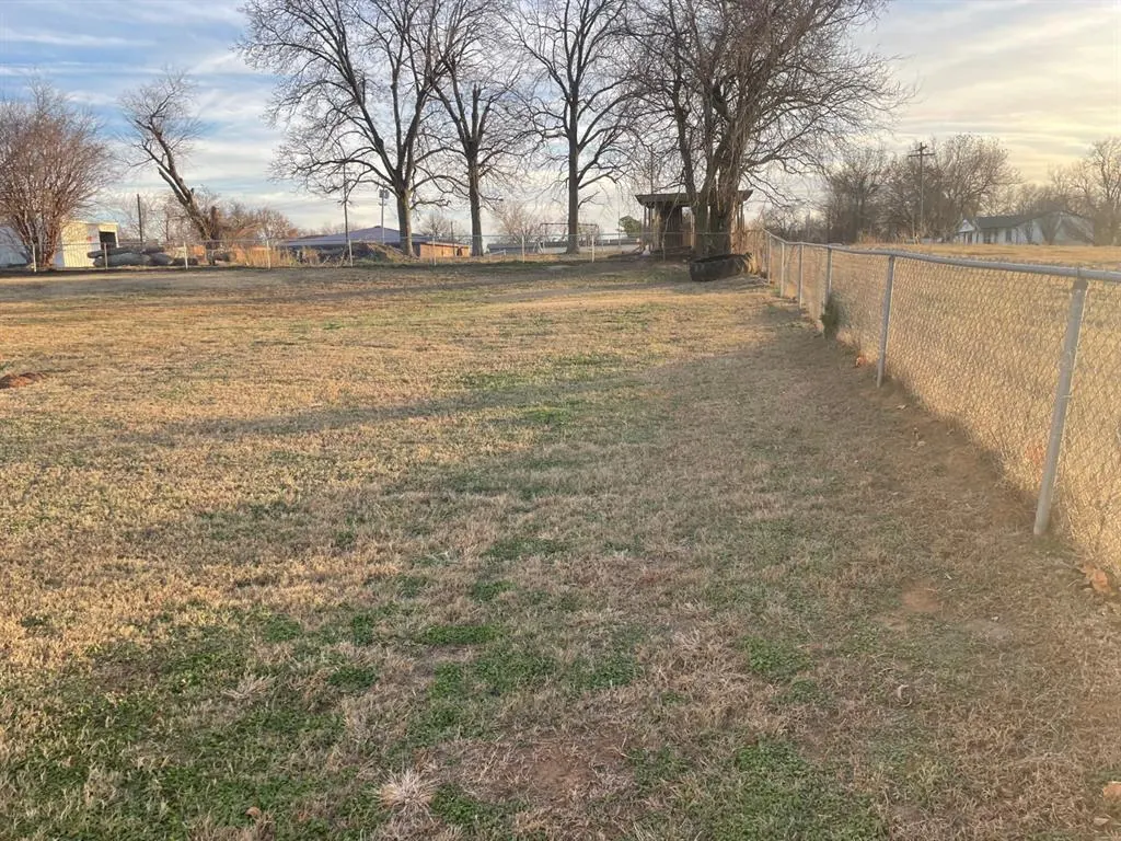 Photo 4 — 600 Peachtree Lane, Lexington, OK 73051