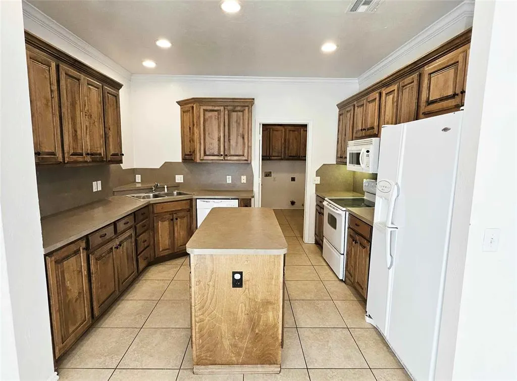 Photo 7 — 643 Sisken Court, Edmond, OK 73003