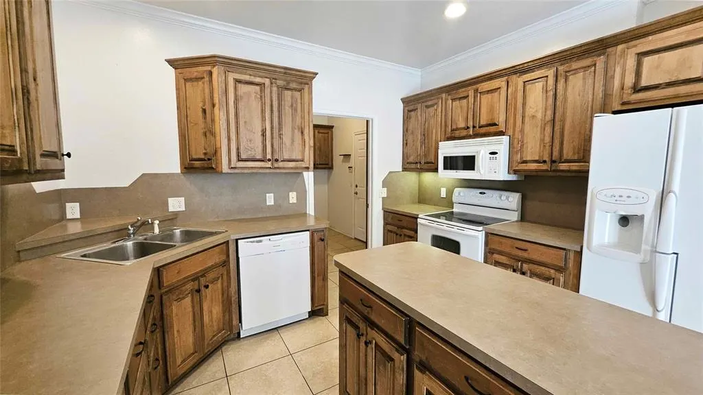 Photo 8 — 643 Sisken Court, Edmond, OK 73003