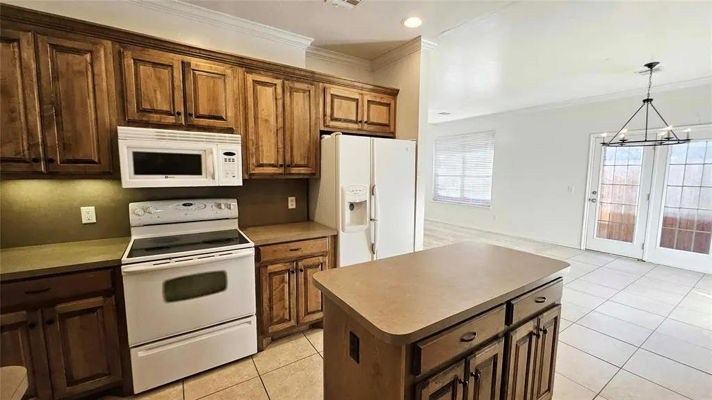 Photo 9 — 643 Sisken Court, Edmond, OK 73003
