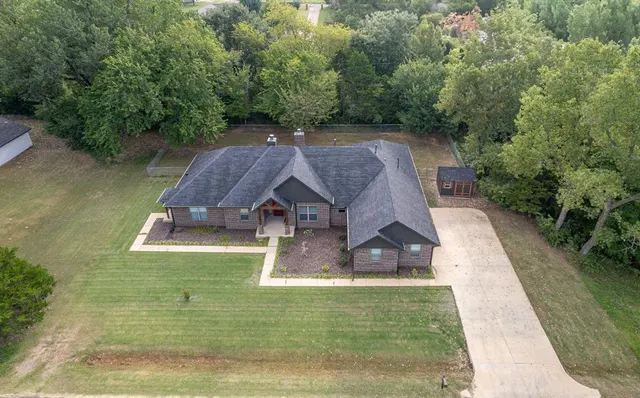 Photo 2 — 224 N Richard Terrace, Mustang, OK 73064