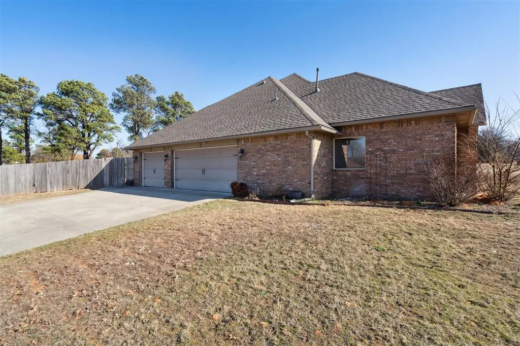 Photo 4 — 10401 SE 23rd Street, Midwest City, OK 73130