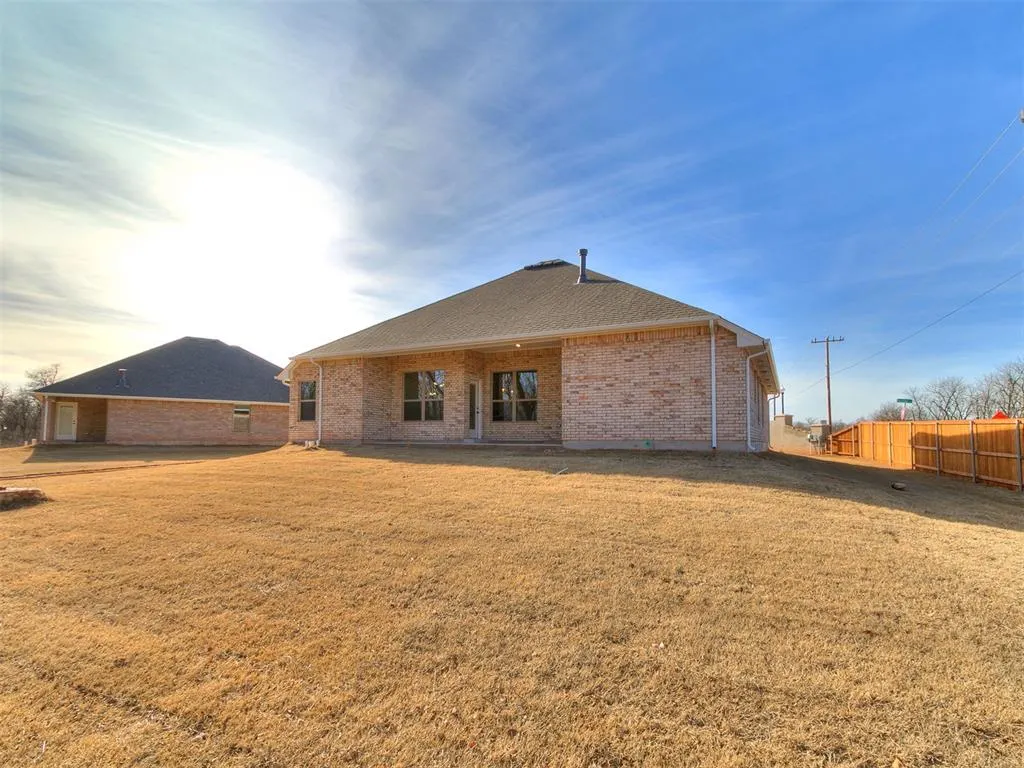 Photo 10 — 12204 Rockbed Drive, Yukon, OK 73099
