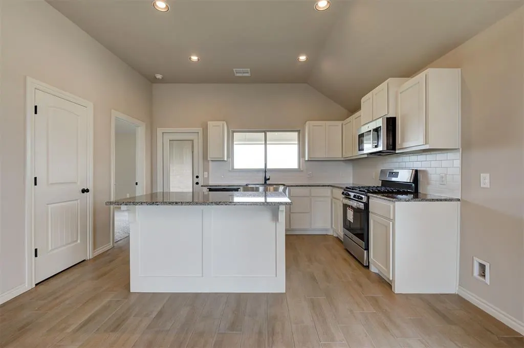 Photo 7 — 9308 NW 143rd Street, Yukon, OK 73099