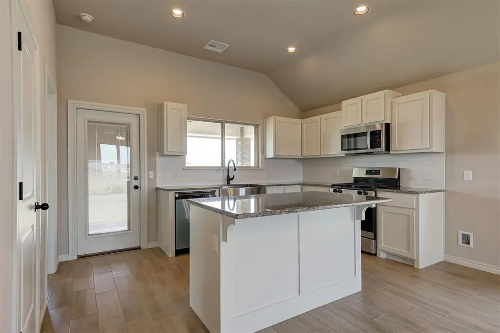 Photo 9 — 9308 NW 143rd Street, Yukon, OK 73099