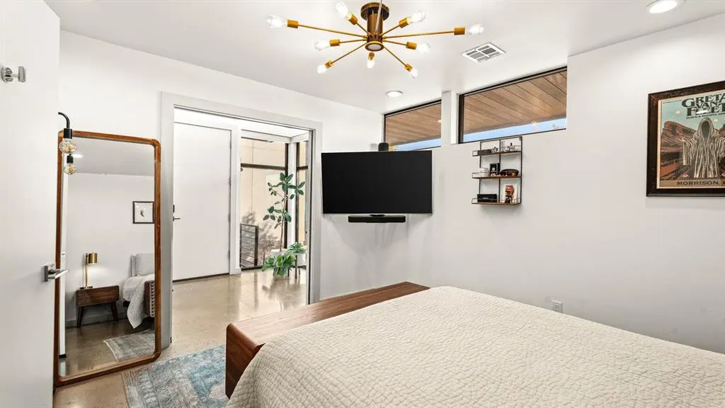Photo 7 — 833 NW 6th Street, Oklahoma City, OK 73106