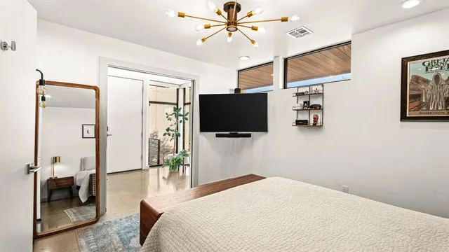 Photo 7 — 833 NW 6th Street, Oklahoma City, OK 73106