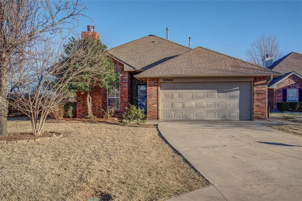 Photo 2 — 2800 Clearwater Circle, Edmond, OK 73003