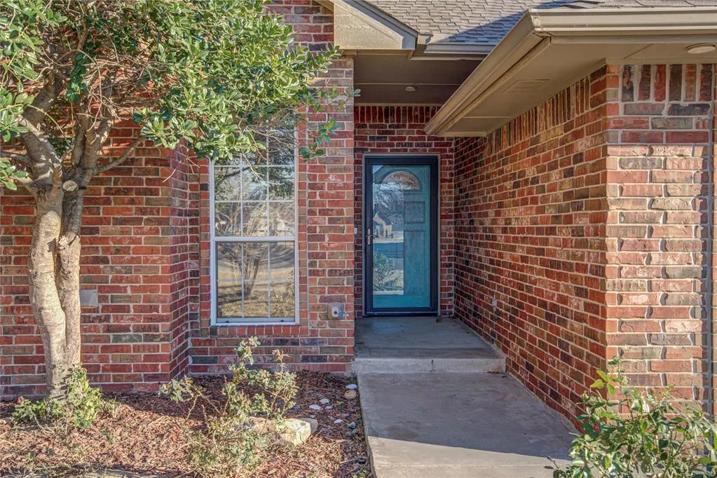 Photo 4 — 2800 Clearwater Circle, Edmond, OK 73003
