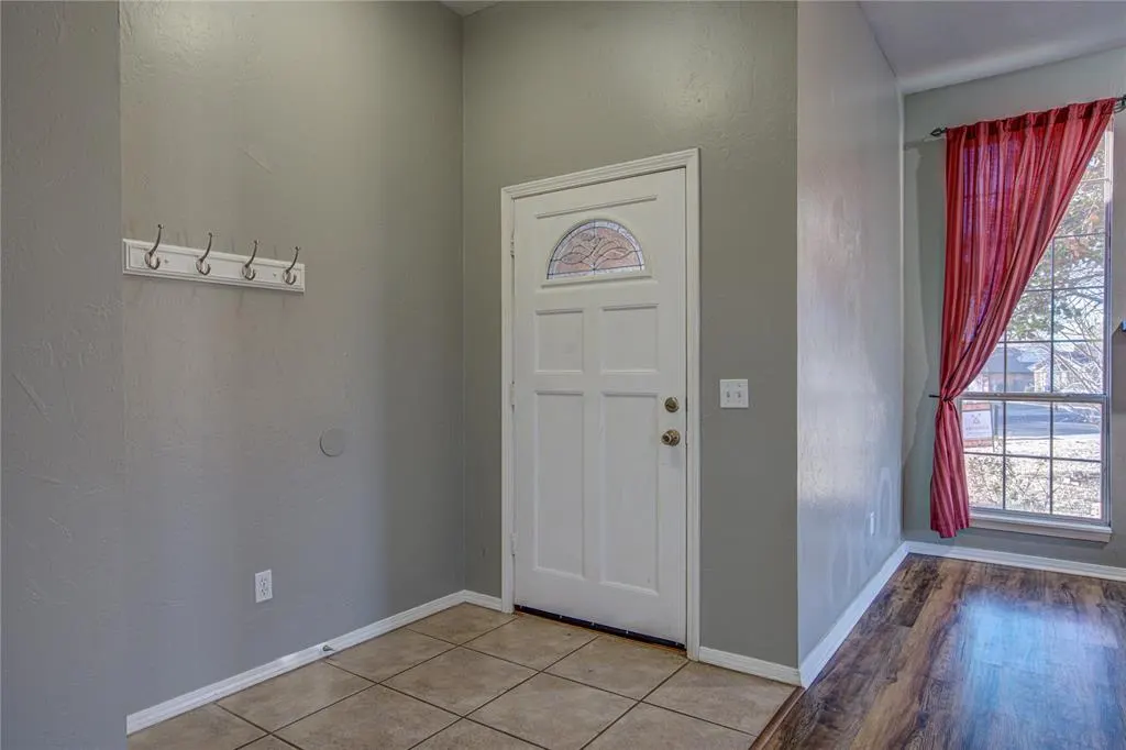 Photo 5 — 2800 Clearwater Circle, Edmond, OK 73003