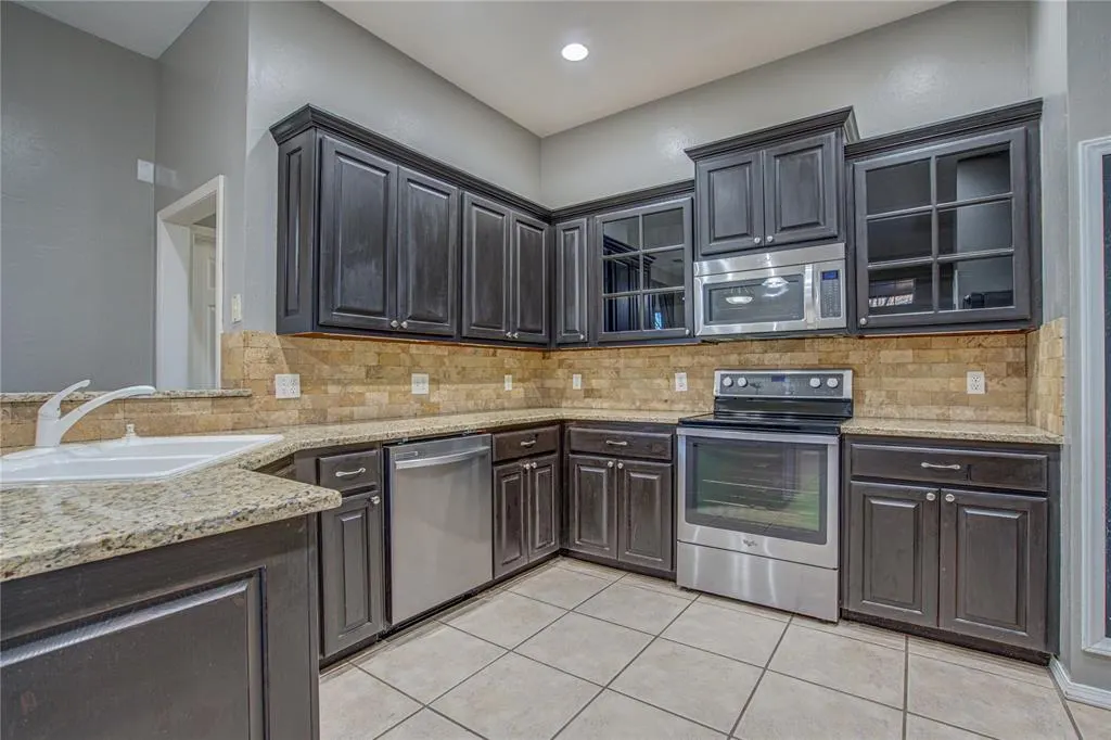 Photo 12 — 2800 Clearwater Circle, Edmond, OK 73003