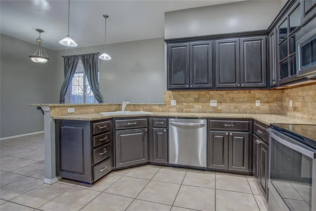 Photo 13 — 2800 Clearwater Circle, Edmond, OK 73003